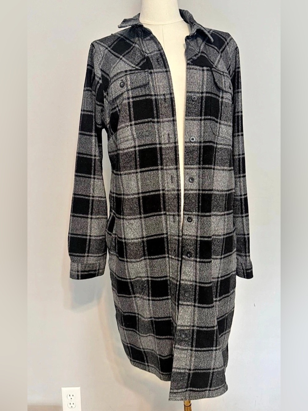 Duluth Trading Plaid Longline Shirt duster tunic in Black & Gray Size Medium